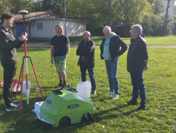 Démonstration robot de traçage TURF TANK