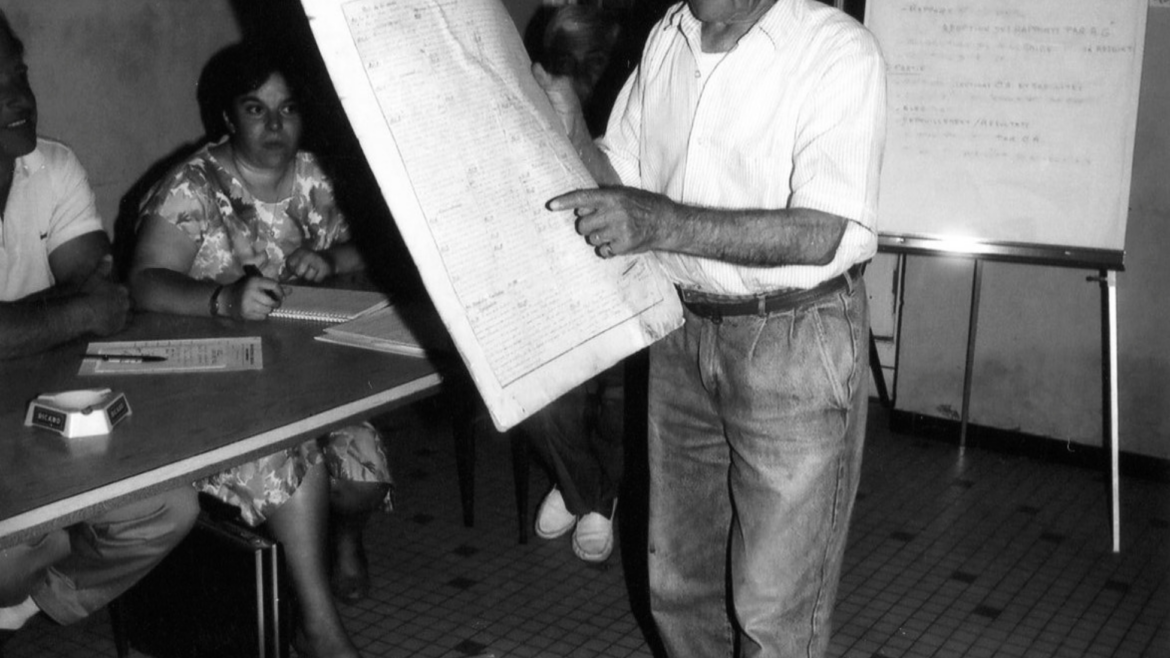 REMISE DES STATUTS DU RACING CLUB CADILLACAIS PAR ROBERT DUPAS MAI 1989