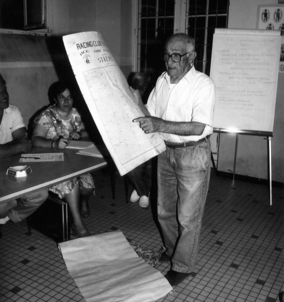 REMISE DES STATUTS DU RACING CLUB CADILLACAIS PAR ROBERT DUPAS MAI 1989