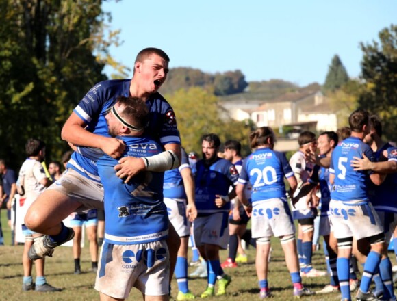 Remise symbolique des maillots des séniors de l’UA Cadillac Rugby : un pont entre générations